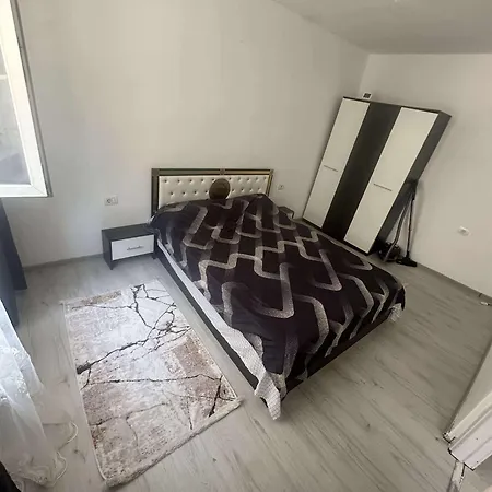 Iuzeir Elvinas Apartment